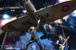 Με Spitfire αεροπλάνο οι Iron Maiden στο ΟΑΚΑ
