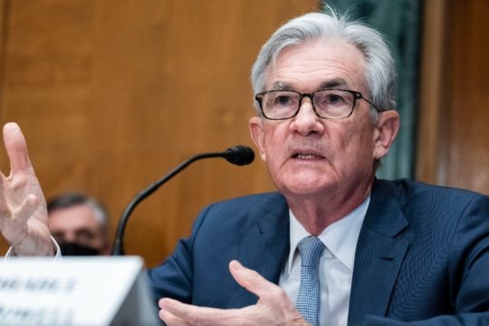 Επιθετική αύξηση επιτοκίων από τη Fed κατά του πληθωρισμού
