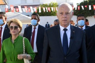 Αρπαγή εξουσίας σε… αργή κίνηση