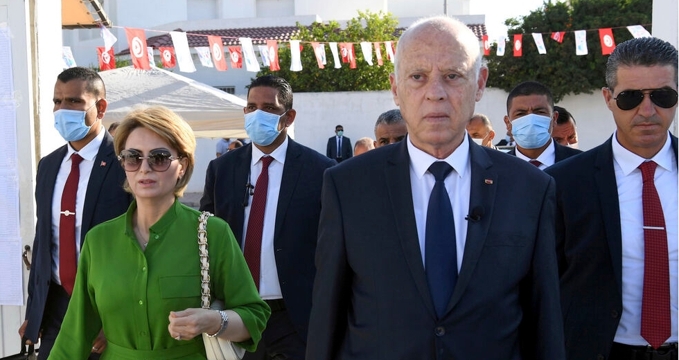 Αρπαγή εξουσίας σε… αργή κίνηση