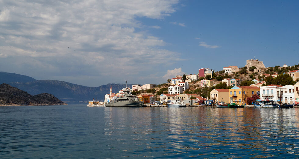 Αντιδράσεις από ΣΥΡΙΖΑ και ΠΑΣΟΚ για το «λουκέτο» στο αεροδρόμιο Καστελόριζου