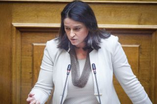 «Λέει ψέματα η κ. Κεραμέως»
