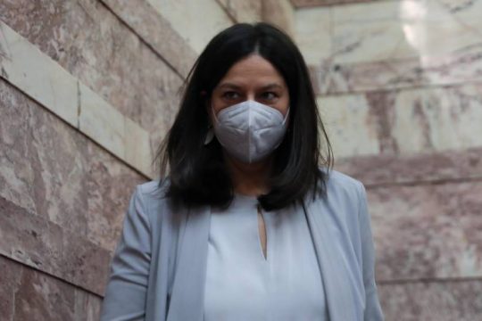 Πυρά από τον Στέφανο Μάνο κατά της υπουργού Παιδείας