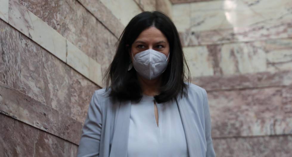 Πυρά από τον Στέφανο Μάνο κατά της υπουργού Παιδείας