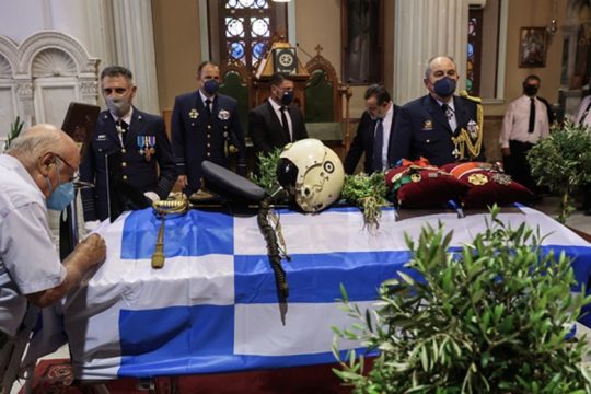 Ηράκλειο: Το τελευταίο «αντίο» στον Δημήτρη Αποστολάκη