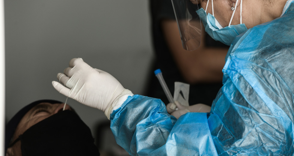 Συνεχίζεται η πίεση στο σύστημα υγείας χωρίς υποχώρηση των σκληρών δεικτών