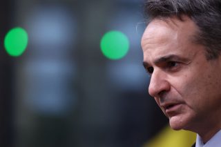 Στριμωγμένος είναι!