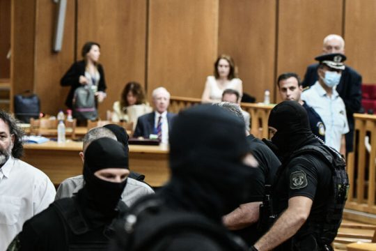 Ο κορονοϊός ενώνει πάλι τη Χρυσή Αυγή