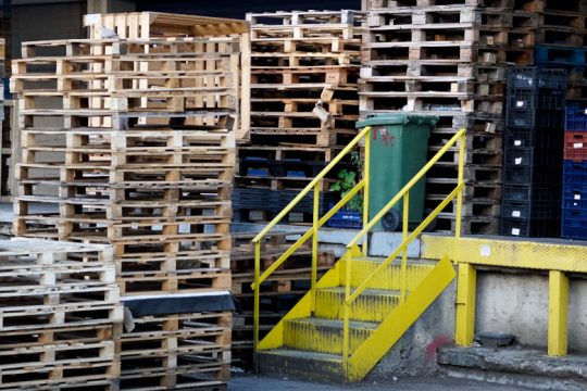 Νεκρός άνδρας μέσα σε φορτηγό στα Λαχαναγορά του Ρέντη