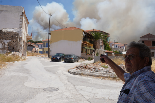 Συνεχείς αναζωπυρώσεις στη Λέσβο – Εκκενώνονται Βρίσα και Σταυρός