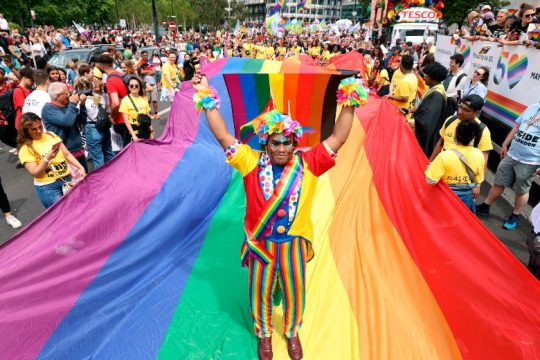 Το Λονδίνο γιορτάζει τα 50 χρόνια από το πρώτο Pride