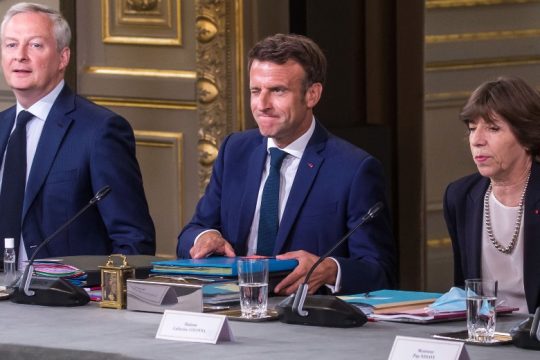 Ανασχηματισμός από Μακρόν μετά το πλήγμα στις εκλογές