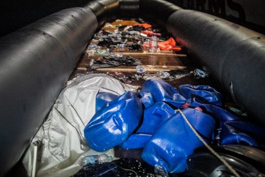 Δραματική έκκληση για βοήθεια από 40 πρόσφυγες μεταξύ Ελλάδας και Μάλτας