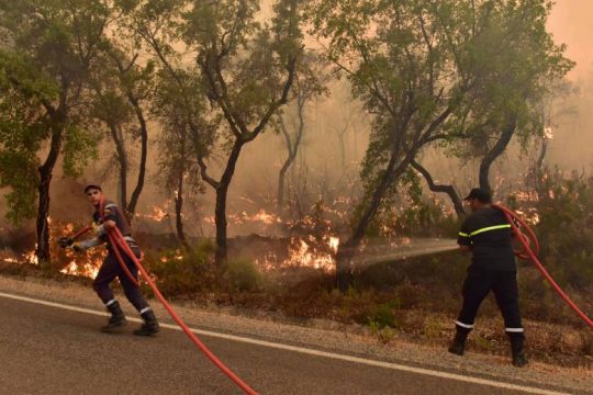 Πύρινη λαίλαπα στο Μαρόκο, εκκενώθηκαν είκοσι χωριά