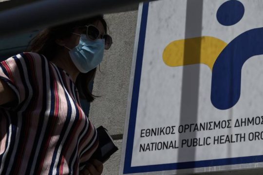 Σχεδόν τετραπλασιασμός κρουσμάτων κορονοϊού τις τελευταίες 30 ημέρες