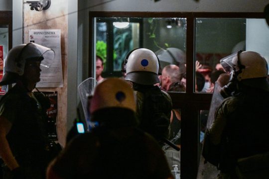 «Γιατί δεν επέτρεψε η Αστυνομία να γίνει πορεία στα Εξάρχεια εναντίον απόπειρας βιασμού;»