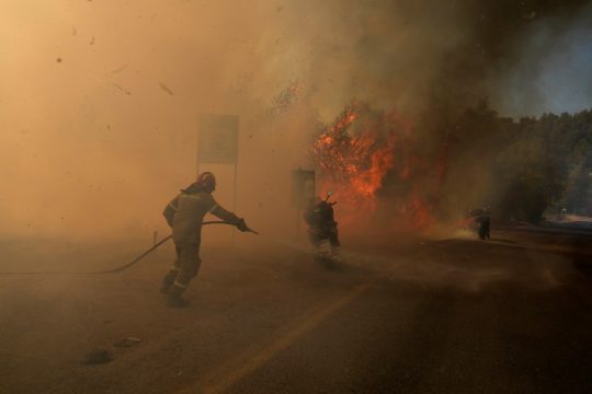 Ο «εφιάλτης» της φωτιάς σκεπάζει την Ευρώπη