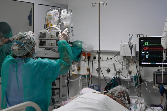ΕΟΔΥ: 29 θάνατοι, 18.297 νέα κρούσματα και 98 διασωληνώσεις