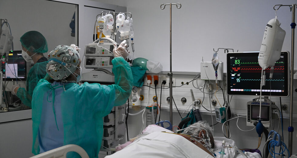 ΕΟΔΥ: 29 θάνατοι, 18.297 νέα κρούσματα και 98 διασωληνώσεις