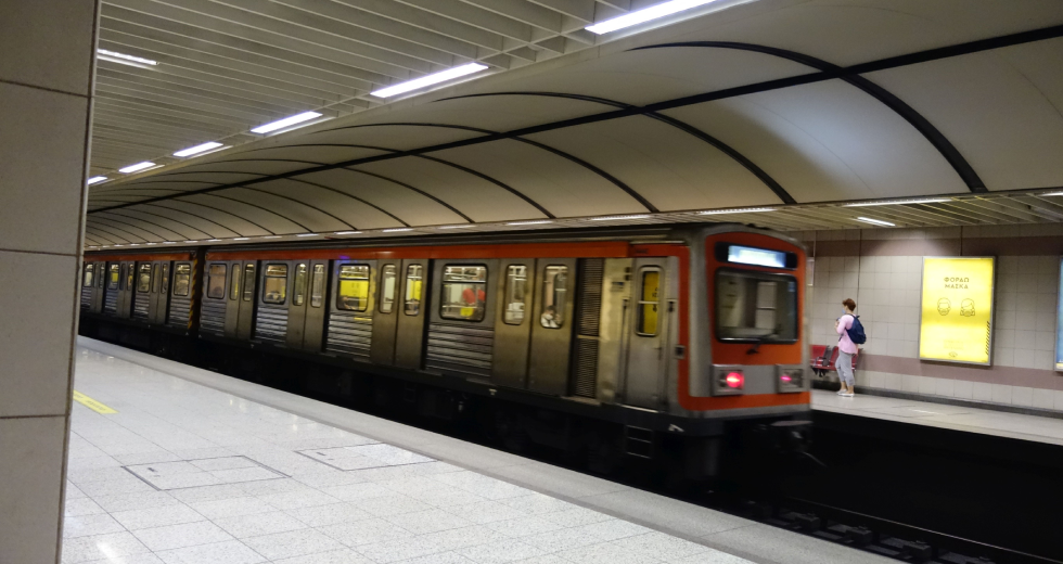 Ξάπλωσε στις γραμμές και περίμενε το τρένο