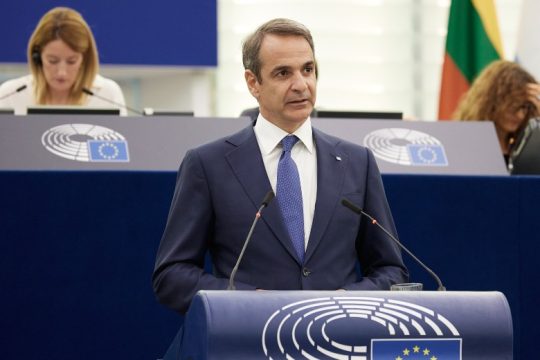 Μαγική εικόνα και διχαστικός λόγος από Μητσοτάκη στο Ευρωκοινοβούλιο