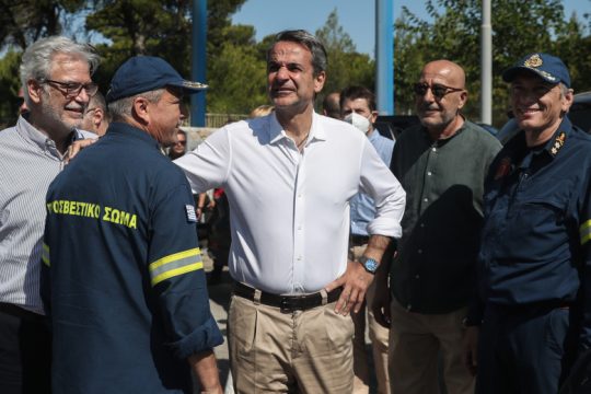 Στην φλεγόμενη Λέσβο ο πρωθυπουργός… μετά το Δεκαπενταύγουστο;