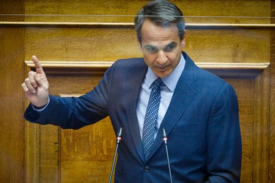 Ντροπιαστική ομιλία Μητσοτάκη στη Βουλή και οργή από τον ΣΥΡΙΖΑ