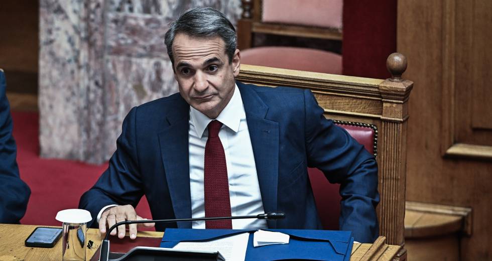 Με φιλεργατικό «κουστούμι» και το βλέμμα στις κάλπες