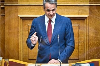 Παραμένει το χάσμα λόγων και πράξεων