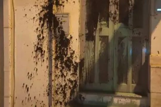 Στόχος επίθεσης με μπογιές το γραφείο του Βασίλη Διγαλάκη στα Χανιά