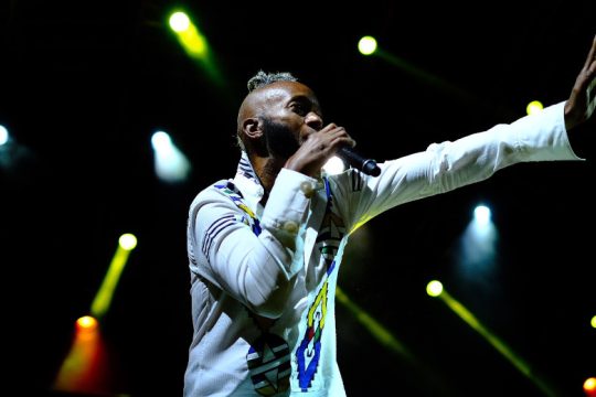 Γιατί το να βλέπεις live τον Fantastic Negrito είναι η απόλυτη μυσταγωγία