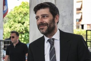 Βλέπει παντού «ηθικούς αυτουργούς»