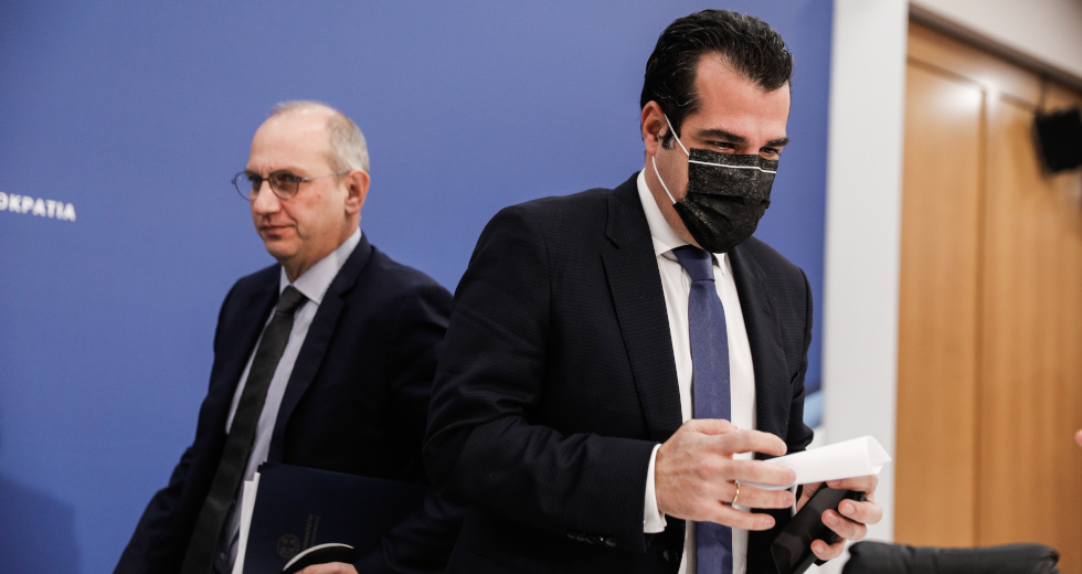 Αποστάσεις Οικονόμου από Πλεύρη μετά τη σπέκουλα για τον Τσίπρα