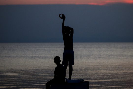 Κάτω στον γιαλό