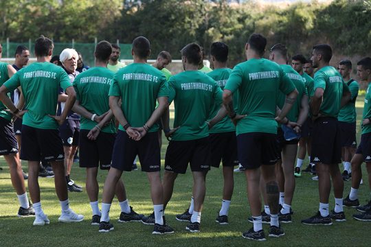 «Πετάει» για Αυστρία με ανοιχτά… μέτωπα