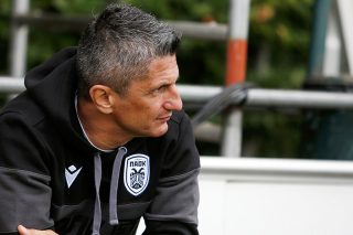 Κερδίζει νέους, πιέζει για έμπειρους