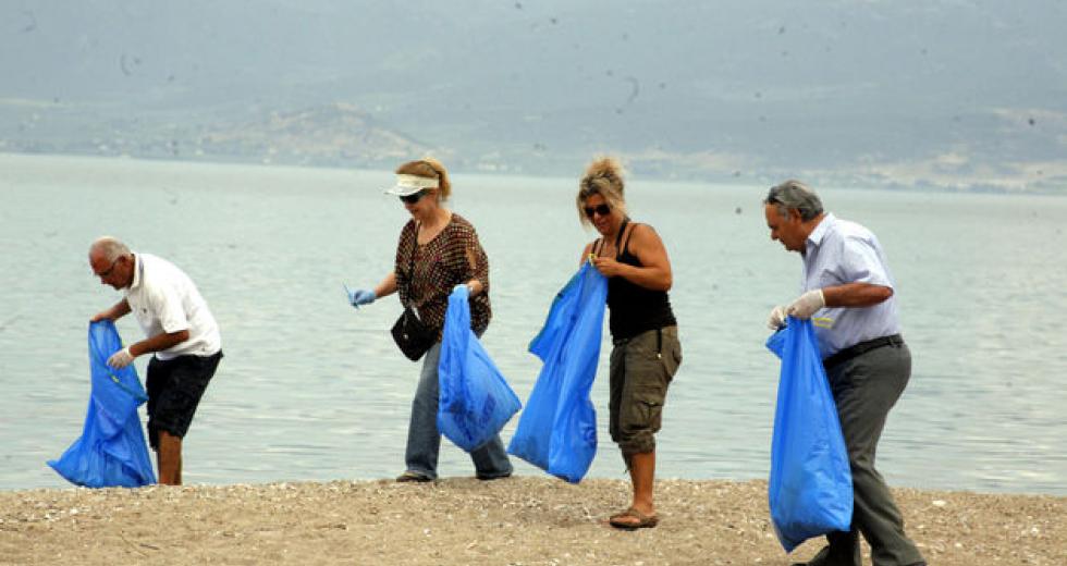 Λίστα υπουργείου Υγείας: Πού απαγορεύεται το κολύμπι στην Αττική