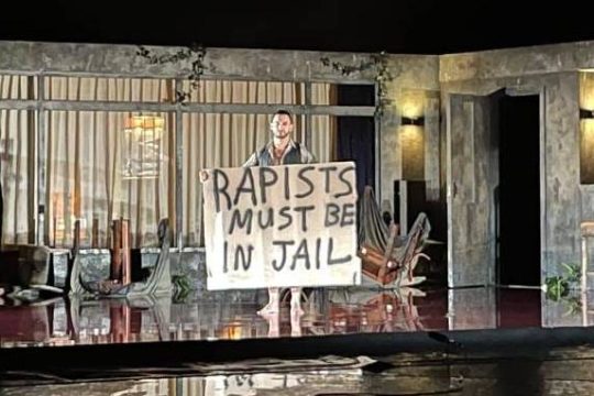 «Η υπουργός γιατί φοβήθηκε και έφυγε; Μήπως αυτό δείχνει ενοχή;»