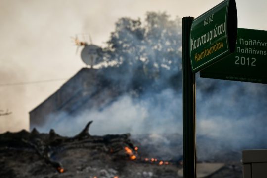 Στο νοσοκομείο 45 άτομα από την πυρκαγιά στην Πεντέλη – Κρίσιμη η κατάσταση ενός εγκαυματία