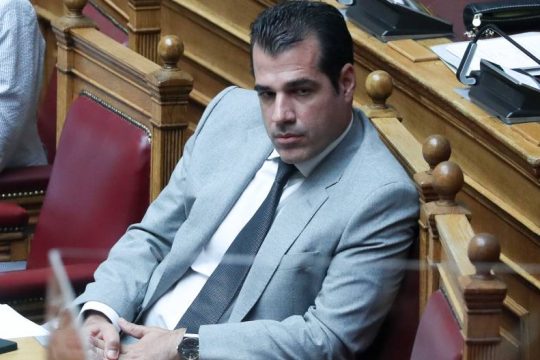 «Πυγμή» Πλεύρη σε λίγους με το βλέμμα στο δημόσιο ΕΣΥ
