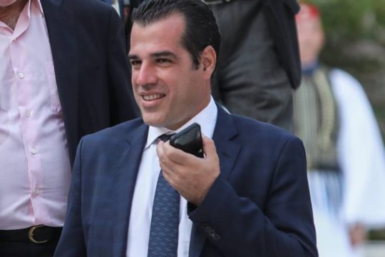 Απίστευτος κυνισμός Πλεύρη παρά τους κινδύνους για τη δημόσια υγεία