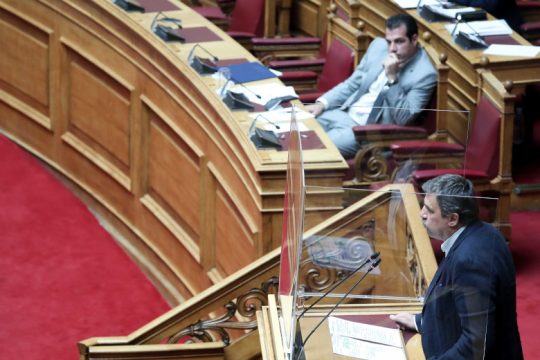 Επιμένει για Τσίπρα ο Πλεύρης – Νέα πληρωμένη απάντηση Ξανθού