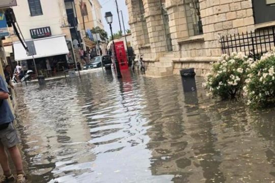 Πλημμυρικά φαινόμενα στο Ρέθυμνο προκάλεσε η καταιγίδα