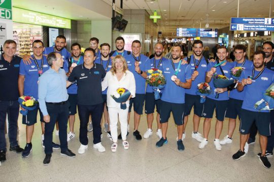 Θερμή υποδοχή, μείον δύο στο Σπλιτ