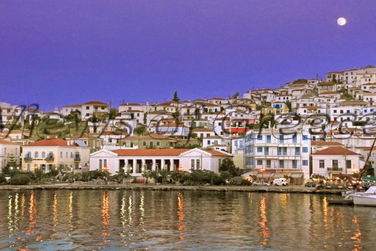 Το ονειρεμένο νησί του Σαρωνικού όπου πας  με εισιτήριο 1,30 ευρώ