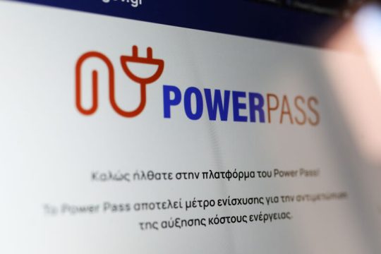 «Ηλεκτρισμός» στις σχέσεις Ν.Δ. – ΠΑΣΟΚ με φόντο το Power Pass