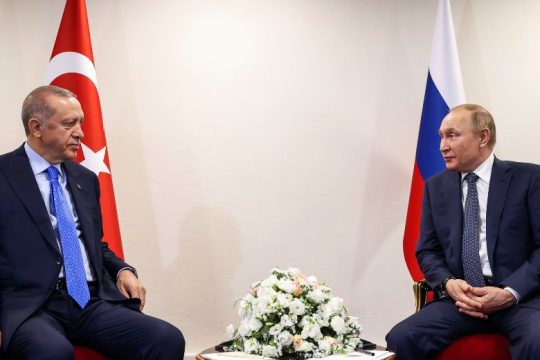 «Παζάρια» Πούτιν-Ερντογάν για τα ουκρανικά σιτηρά, «φρένο» στην εισβολή στη Συρία