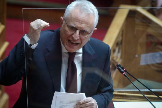 Εντείνει τις πιέσεις ο ΣΥΡΙΖΑ για τη Novartis