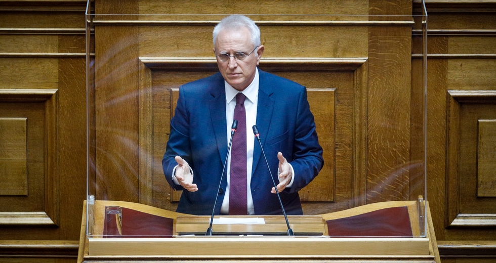 Στη Βουλή οι αποστρατείες με «μπιλιετάκι»