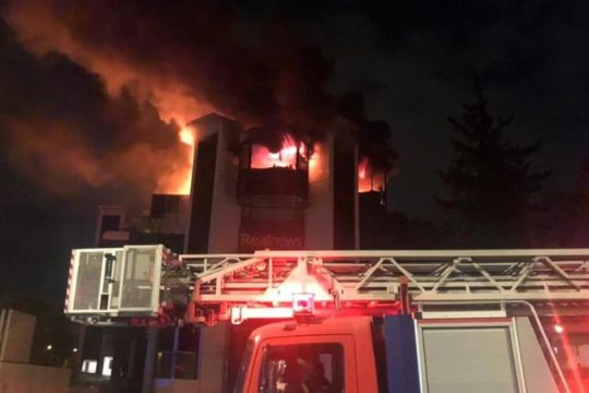 Πυρκαγιά στο κτήριο που στεγάζονται Real FM 97,8 και Real News – Βρέθηκαν γκαζάκια